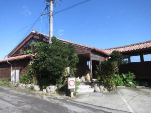 沖縄のまんまるカフェの外観