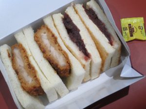 名古屋の味噌カツと小倉のサンドイッチ