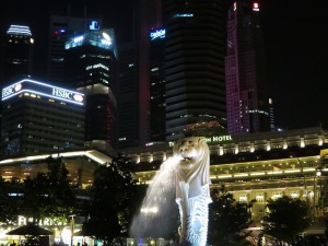 シンガポールのマーライオンの夜景