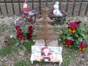 クリスマス花壇の2017年のベンチ