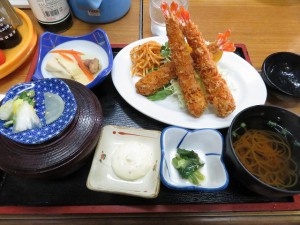 小豆島の大阪屋のエビフライ定食