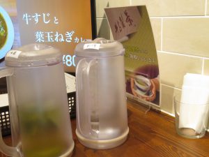 肉銀食堂の水・お茶