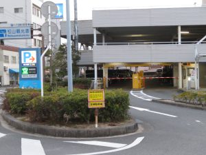 松山観光港の駐車場