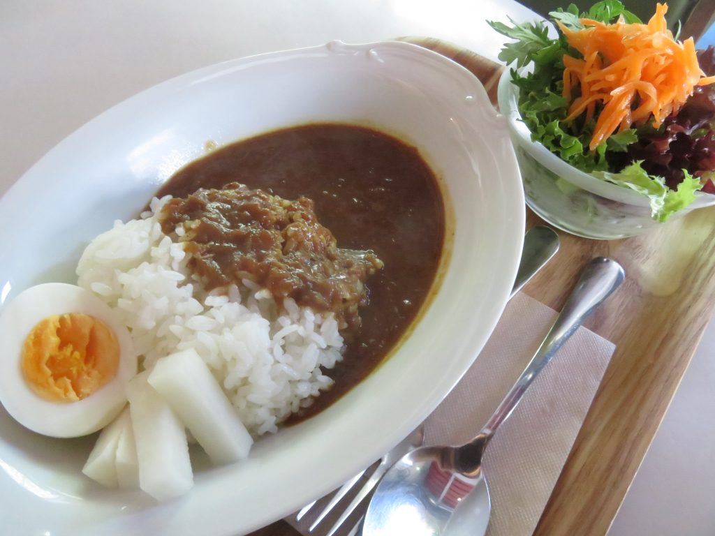 わかくさ珈琲のカレーサラダ付