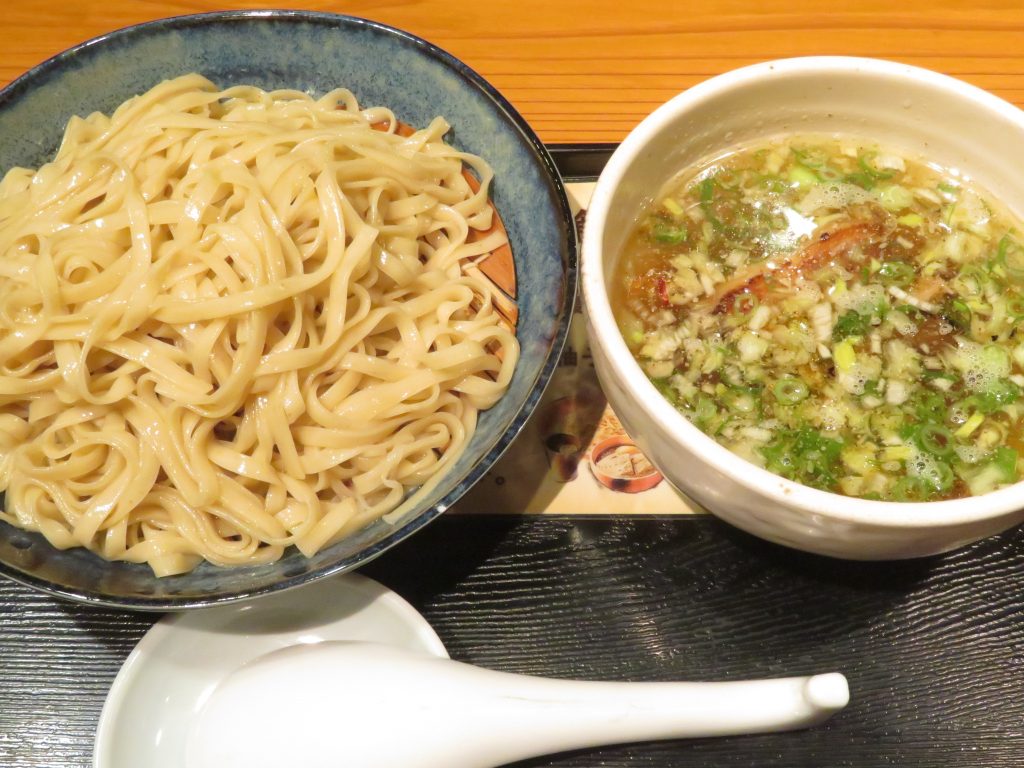 りょう花無休の塩つけ麺