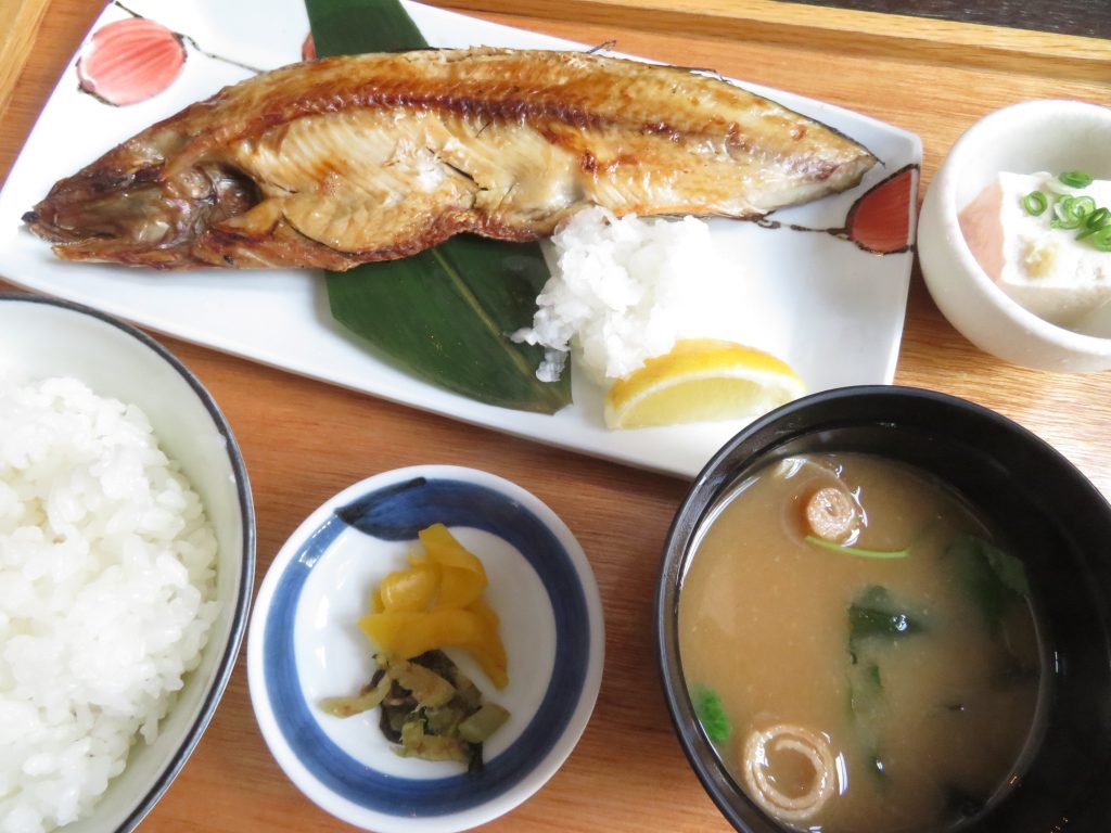 なが坂のトロホッケ炭火焼き定食