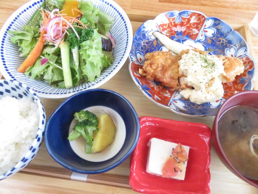 ＡＯＺＯＲＡのチキン南蛮定食