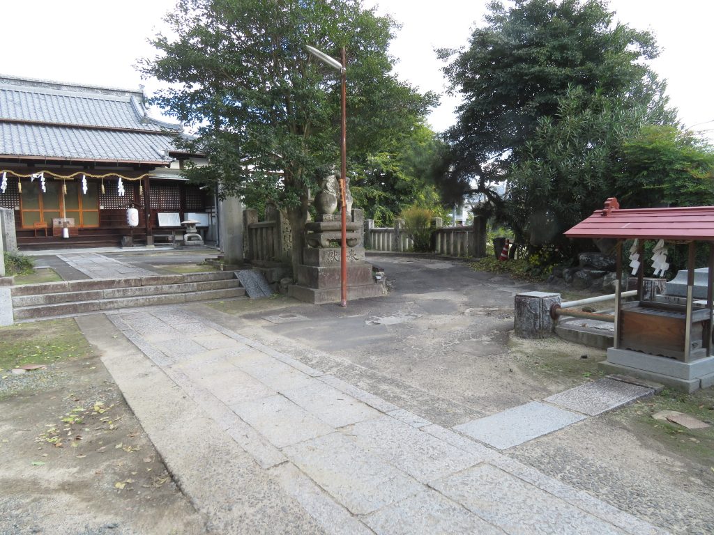 魚勝の駐車神社階段迂回