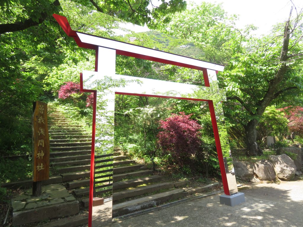 熱海のＡＣＯＯ ＦＯＲＥＳＴの曽我浅間神社の鳥居