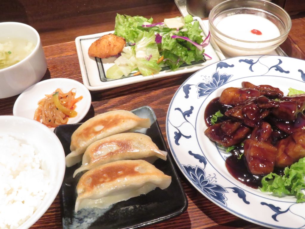 ハルピンの黑酢豚焼き餃子セット