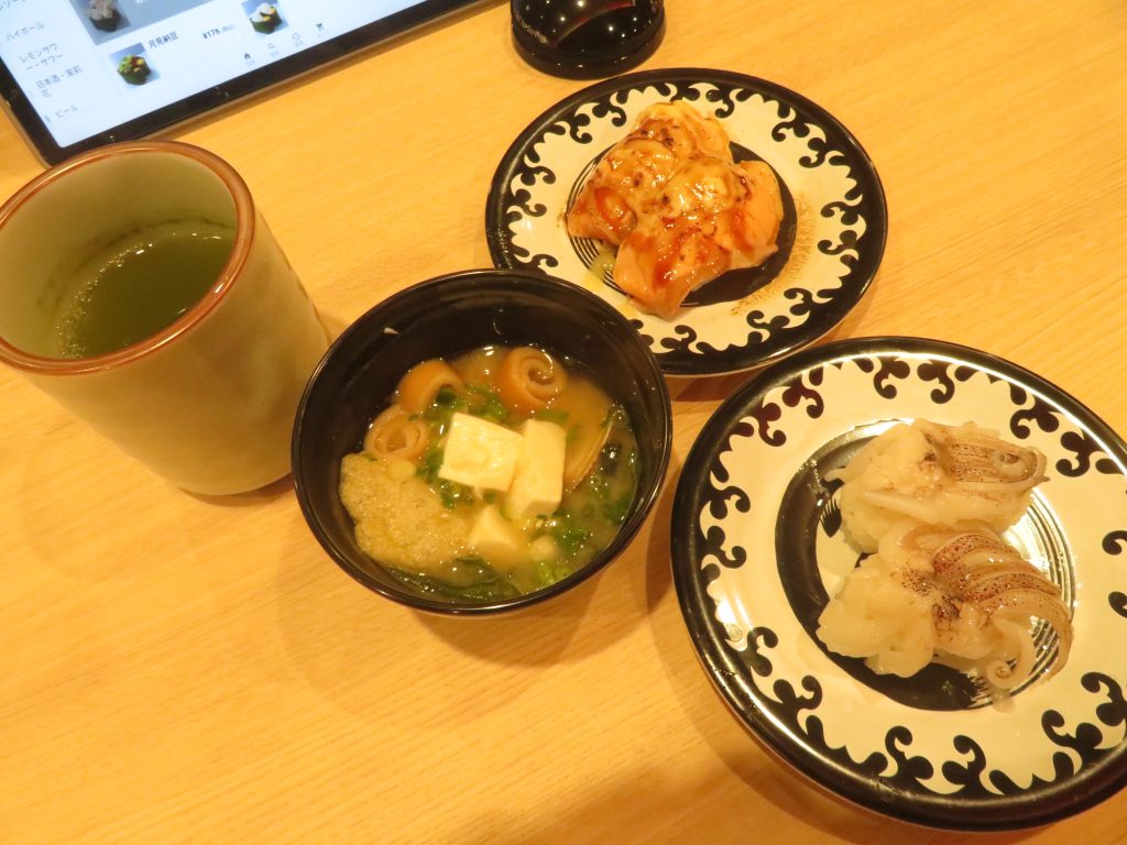 びやびや寿司の味噌汁等