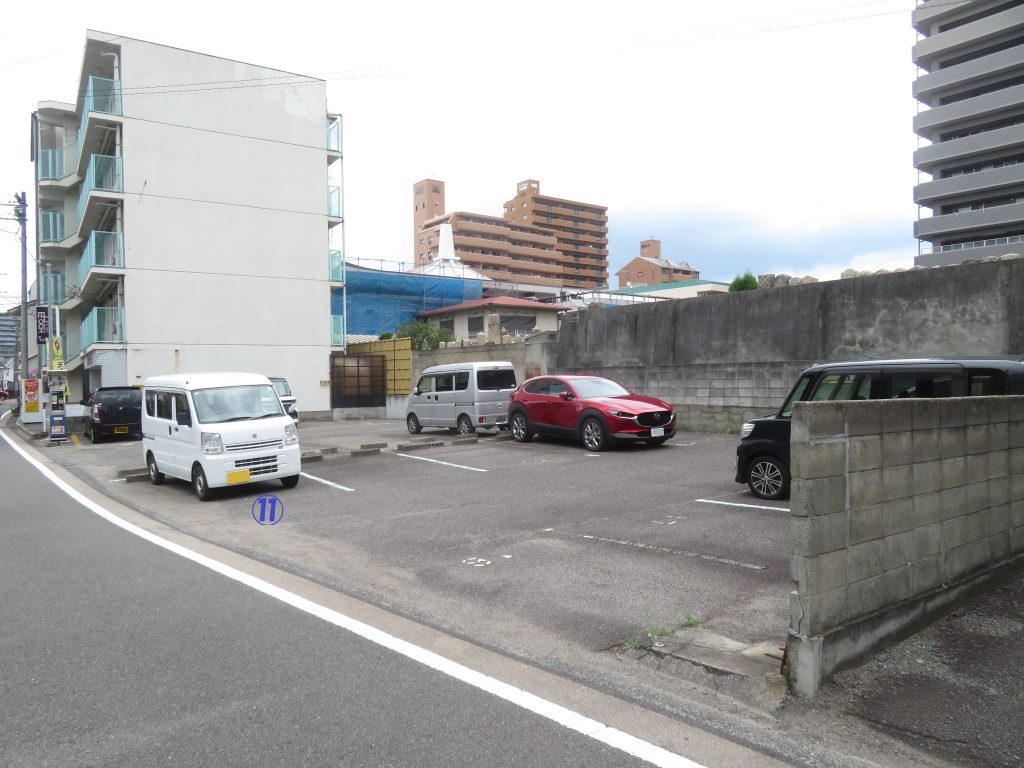 双子屋の駐車場