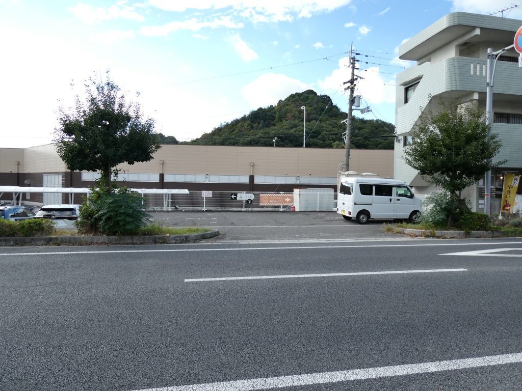 しかしわがしの駐車場