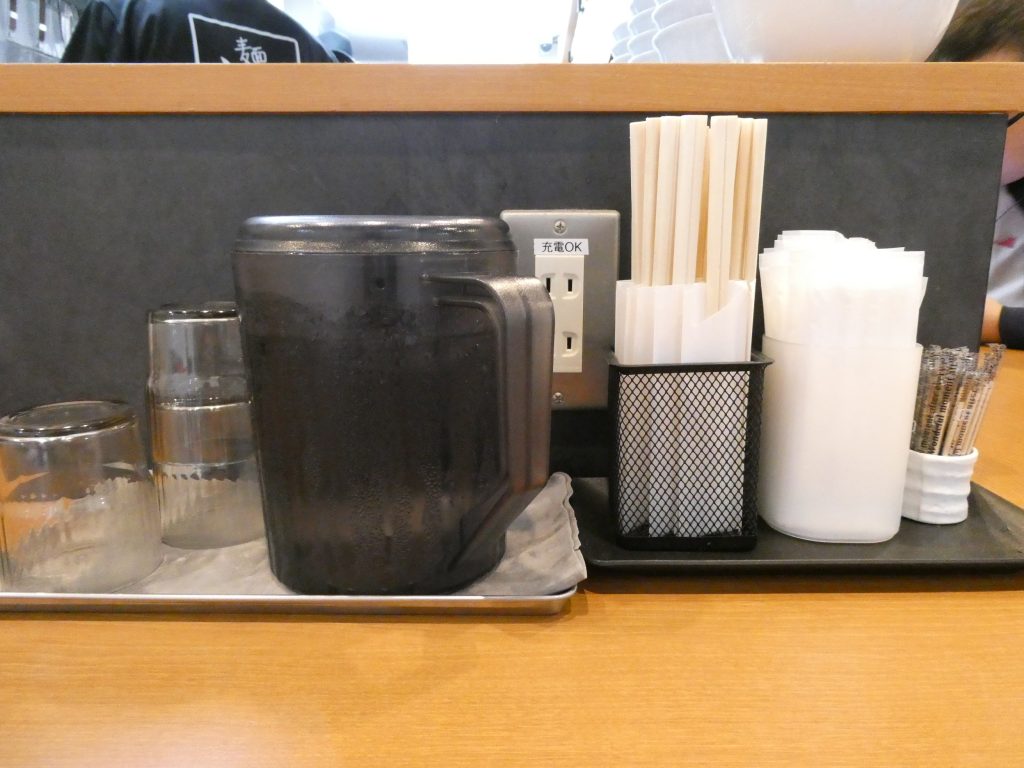 麺のようじの卓上