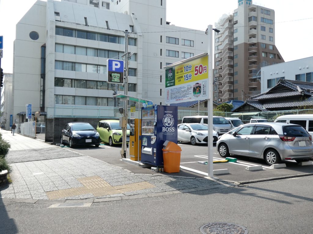 ペルケノの最寄りの100円パーキング1