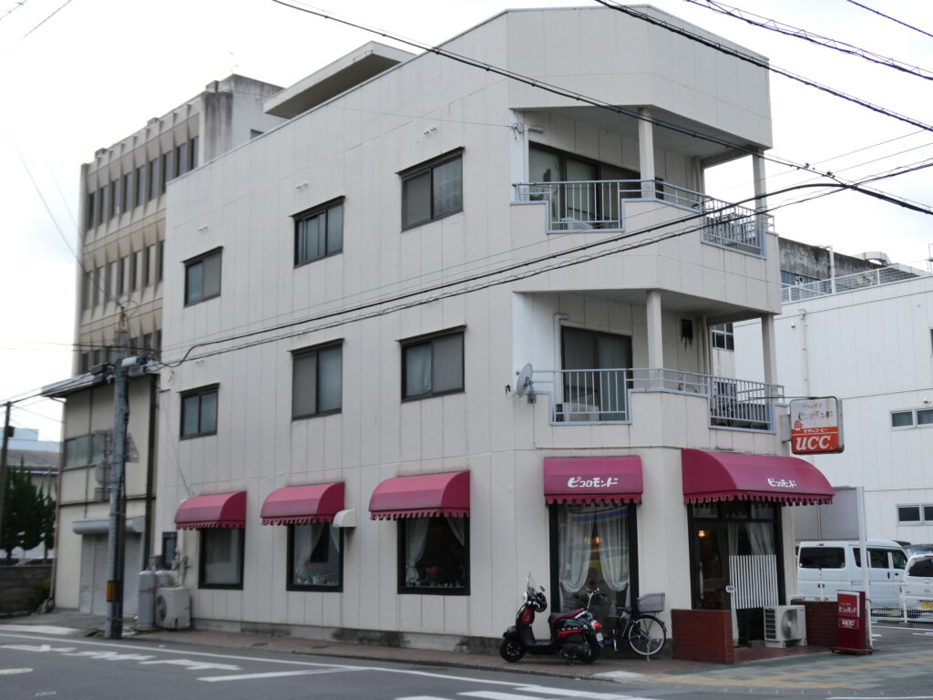 ピコロモンドの外観