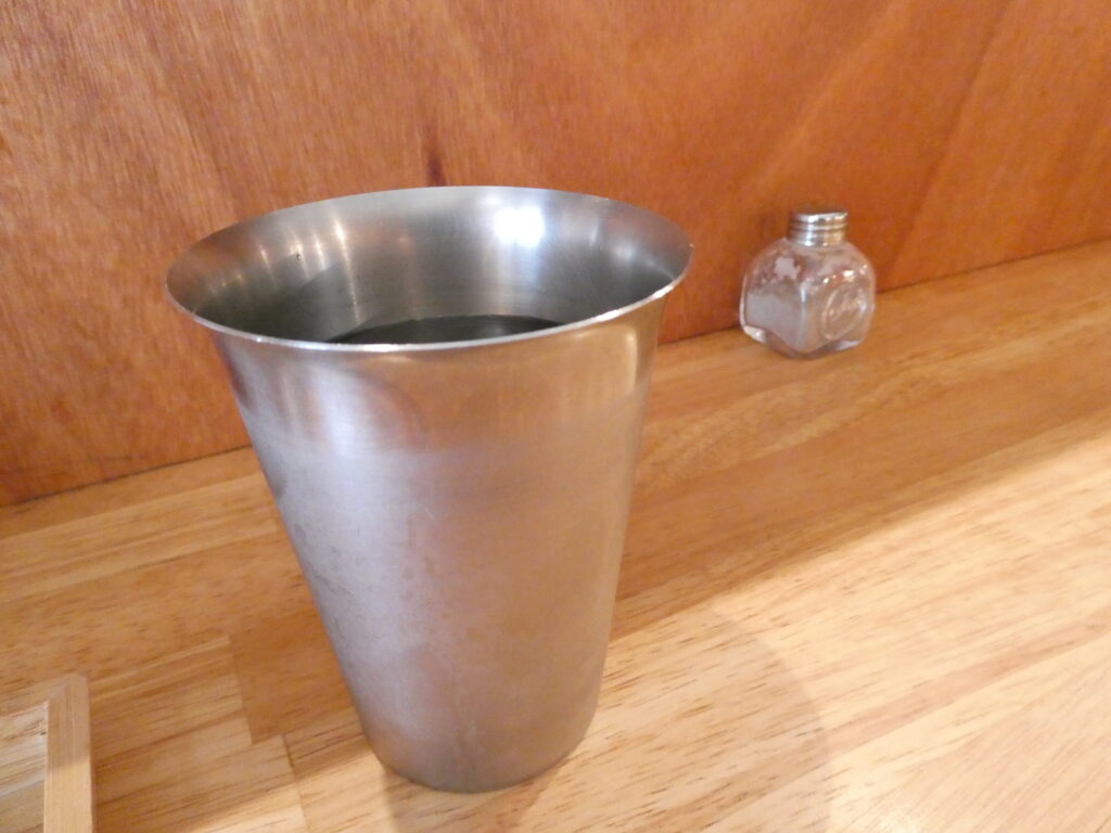 ゴールデンゴリラの卓上