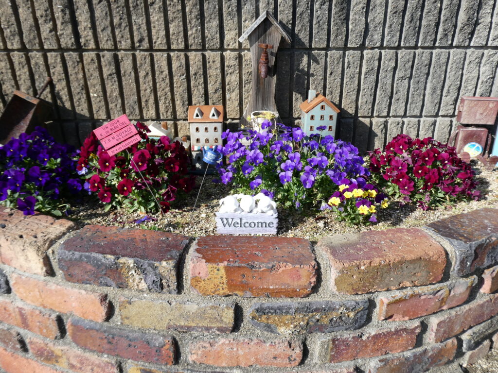 コスモクリアＣ棟近くの花壇